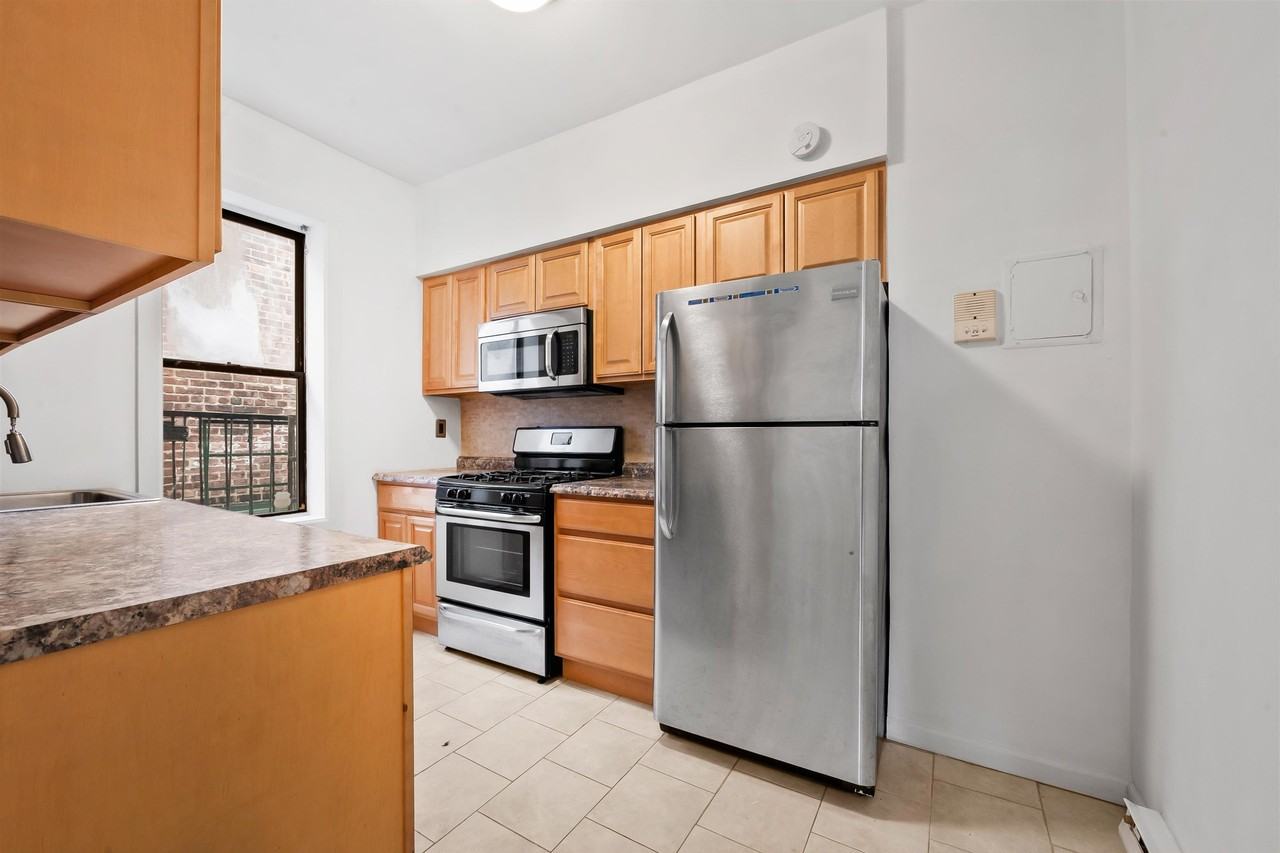 264 Clendenny Ave #6 - Photo 3 of 12