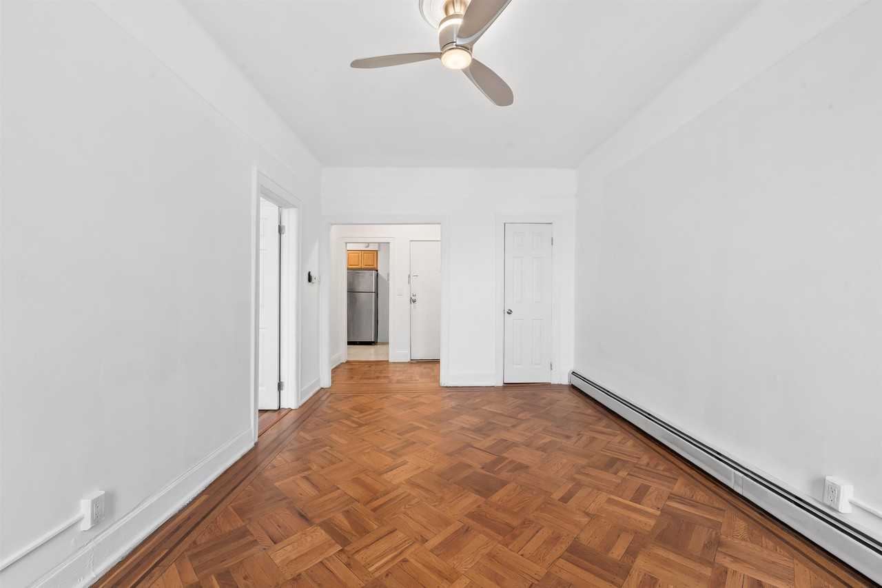 264 Clendenny Ave #6 - Photo 7 of 12