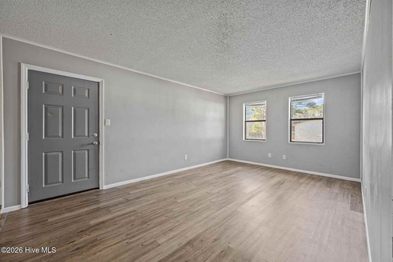 100 Ravenwood Dr Apt C #C - Photo 2 of 16