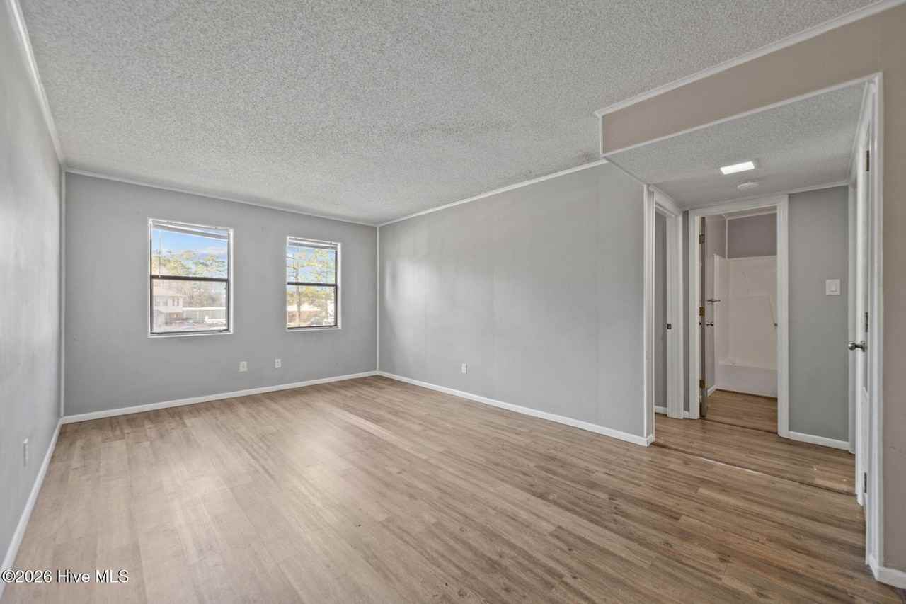 100 Ravenwood Dr Apt C #C - Photo 3 of 16