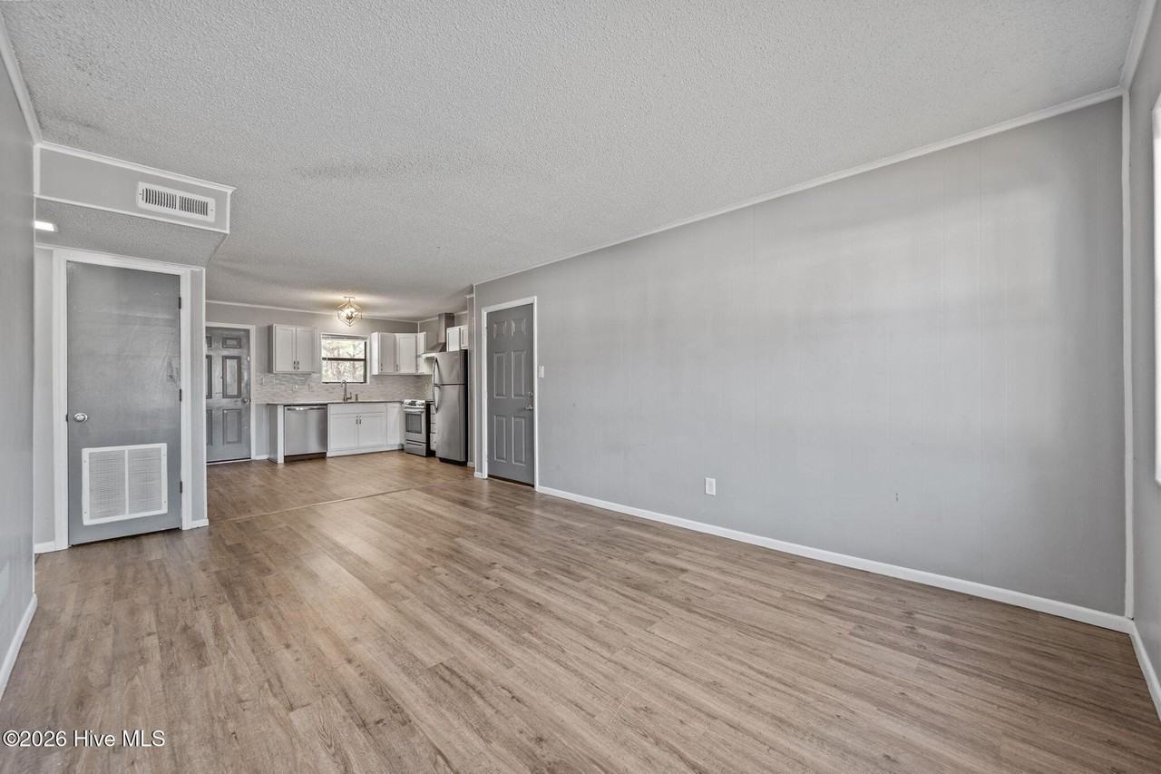 100 Ravenwood Dr Apt C #C - Photo 4 of 16