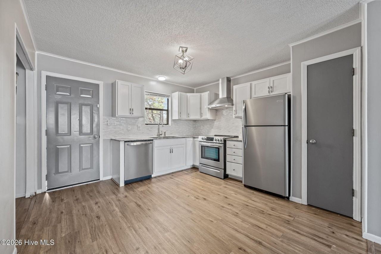 100 Ravenwood Dr Apt C #C - Photo 5 of 16