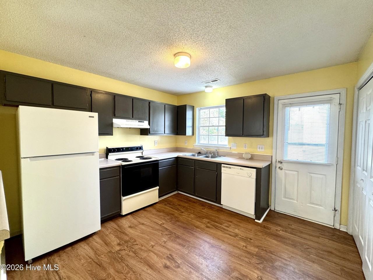 1133 Pueblo Dr - Photo 5 of 12