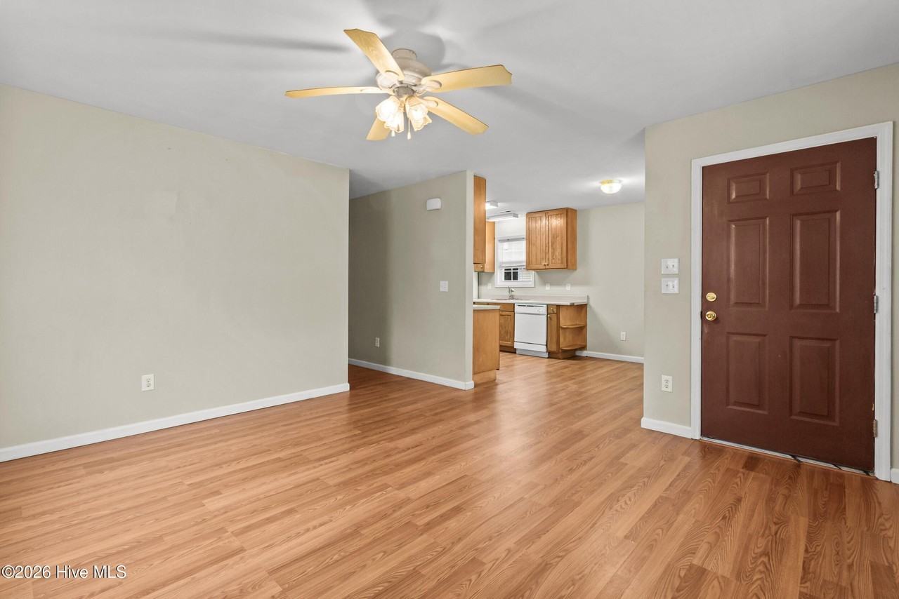 883 N Cool Ave - Photo 4 of 25