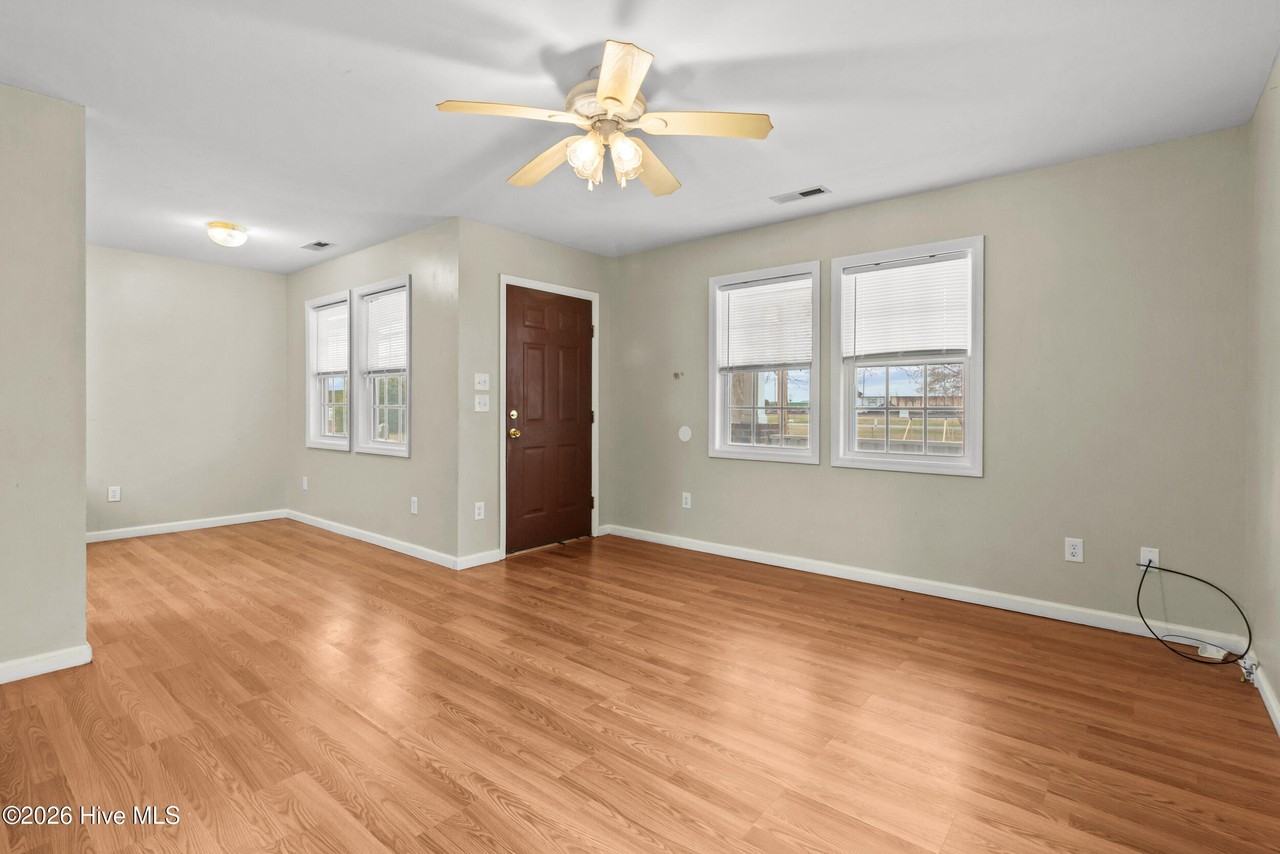 883 N Cool Ave - Photo 5 of 25