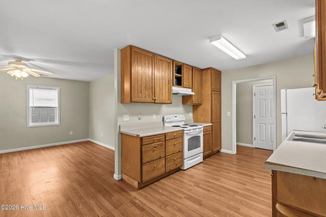 883 N Cool Ave - Photo 7 of 25