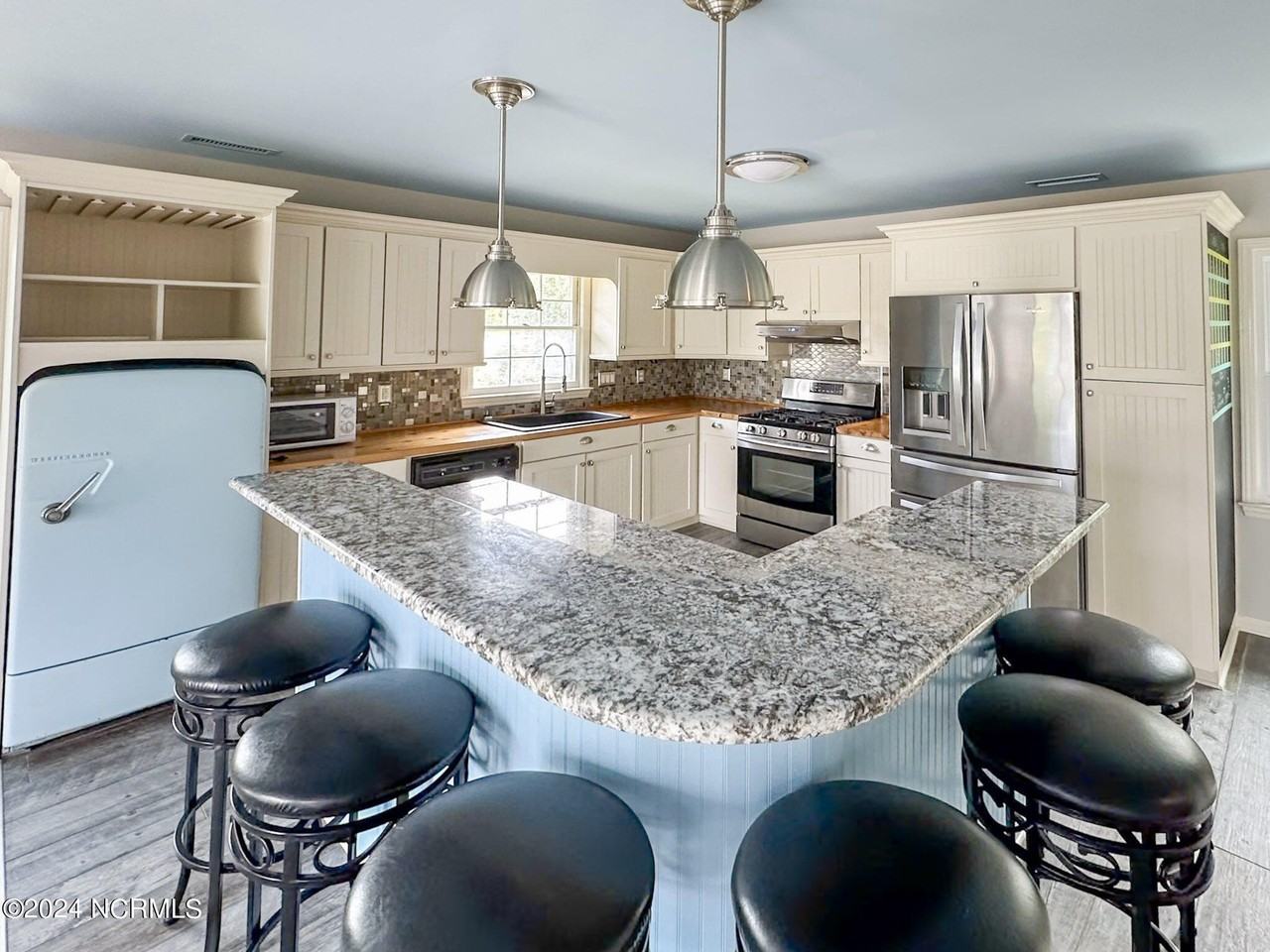 7301 Sound Dr Unit East #EAST - Photo 3 of 22