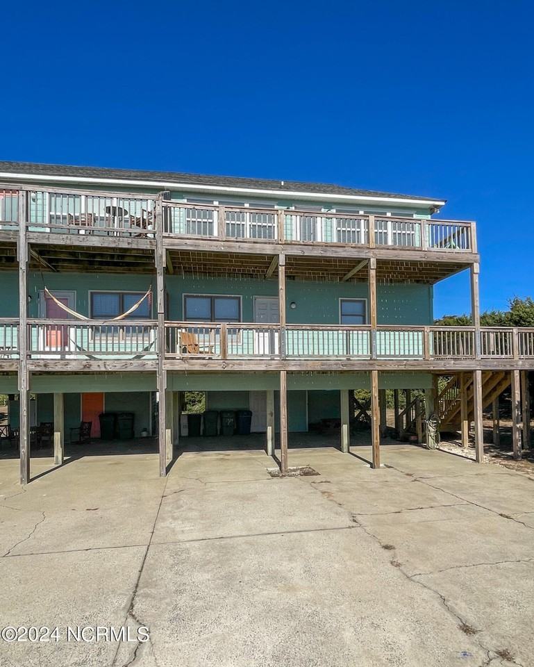 1404 Ocean Dr - Photo 2 of 35