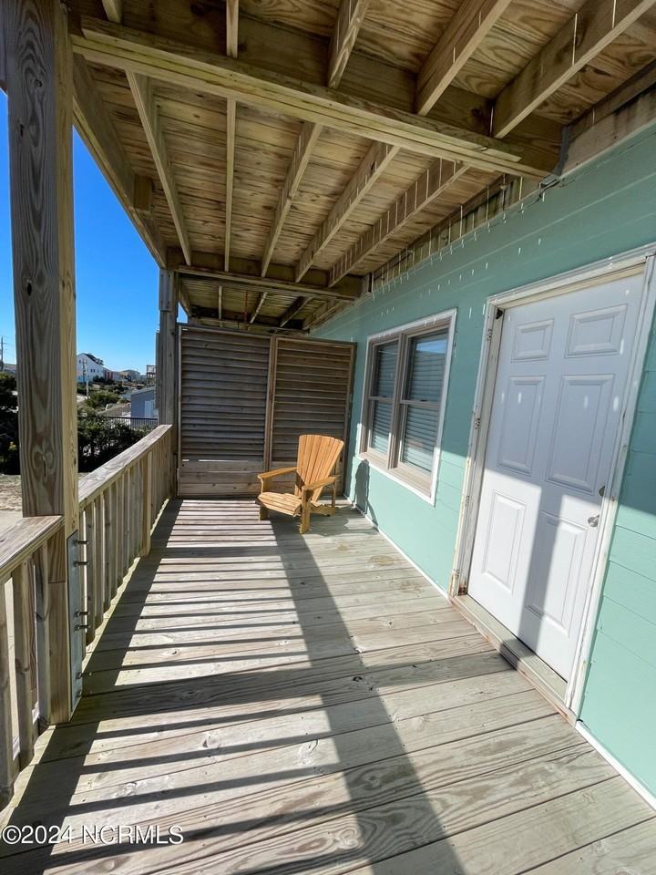 1404 Ocean Dr - Photo 3 of 35