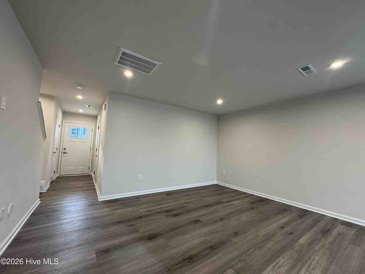 2033 Lewis Creek Cir Ne - Photo 4 of 24