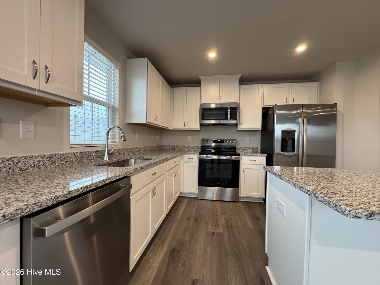 2033 Lewis Creek Cir Ne - Photo 7 of 24