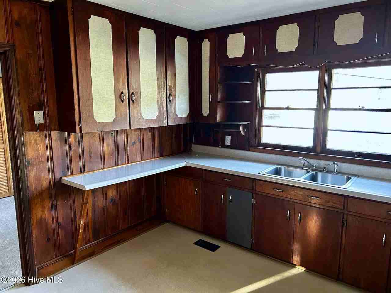 101 Mcarthur Dr - Photo 2 of 16