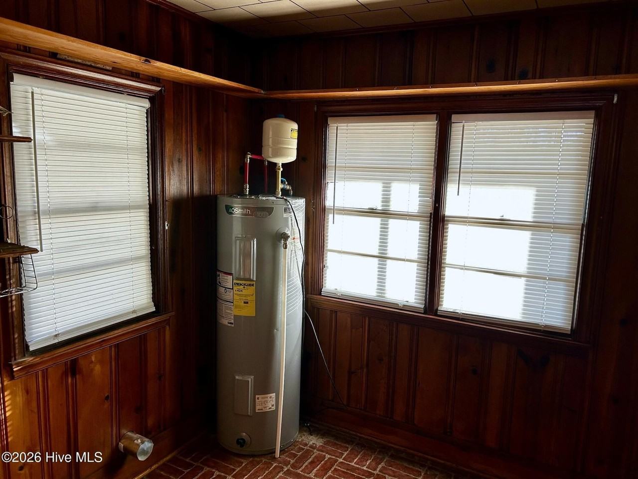 101 Mcarthur Dr - Photo 4 of 16