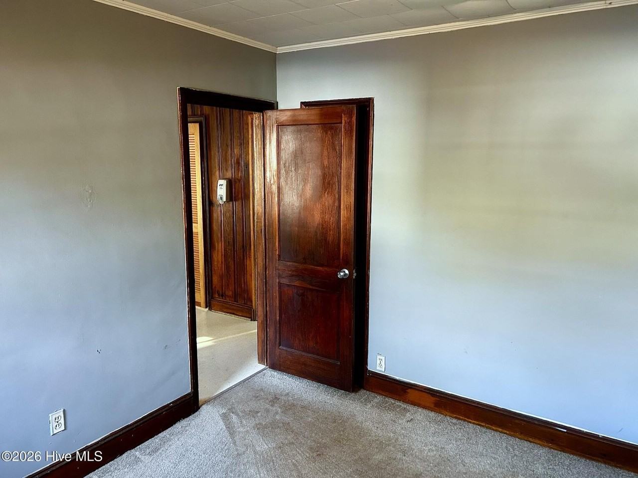 101 Mcarthur Dr - Photo 6 of 16