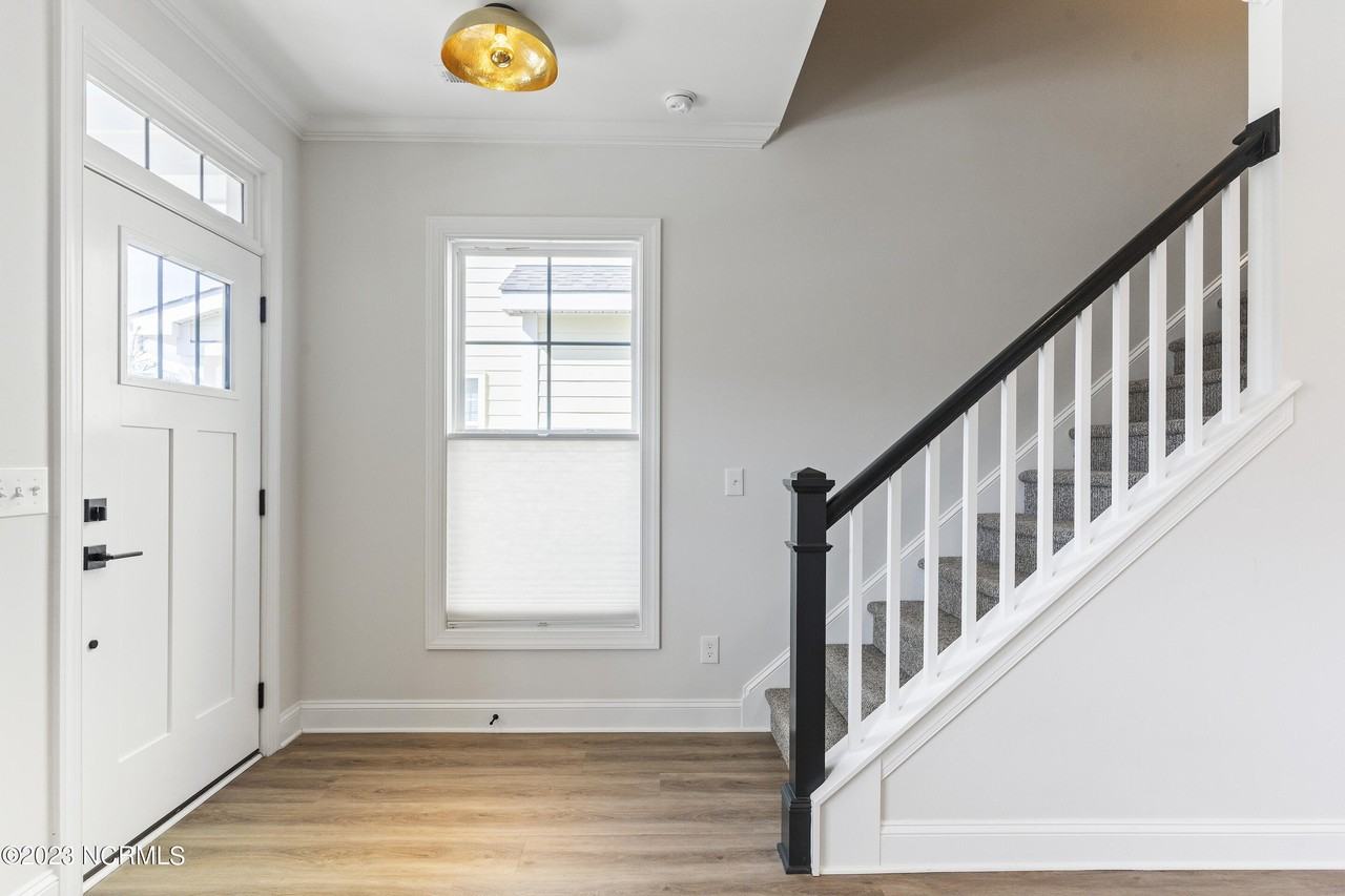 835 Edgerton Dr - Photo 4 of 44