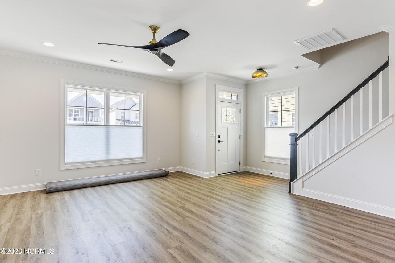 835 Edgerton Dr - Photo 5 of 44