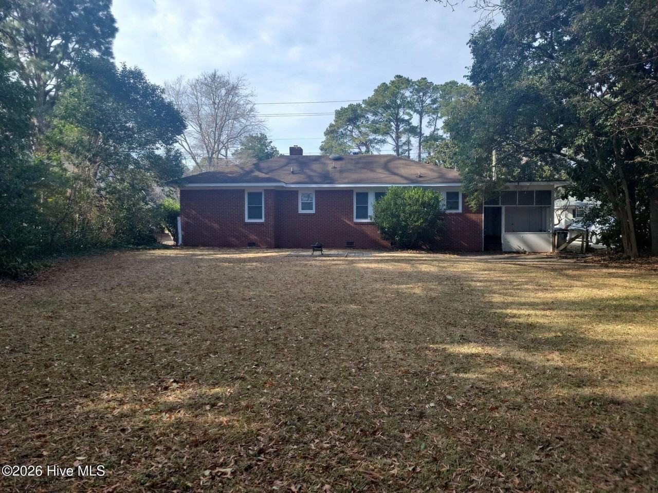 106 N Elm St - Photo 4 of 8