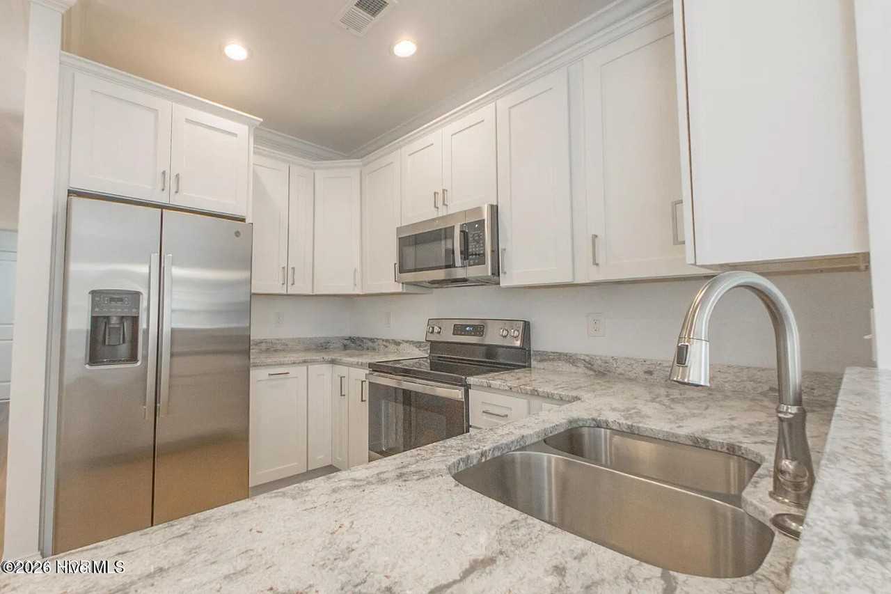 24 Crew Ct - Photo 3 of 16