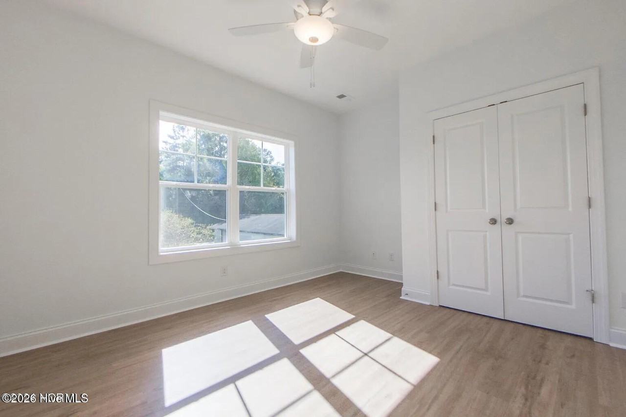 24 Crew Ct - Photo 7 of 16