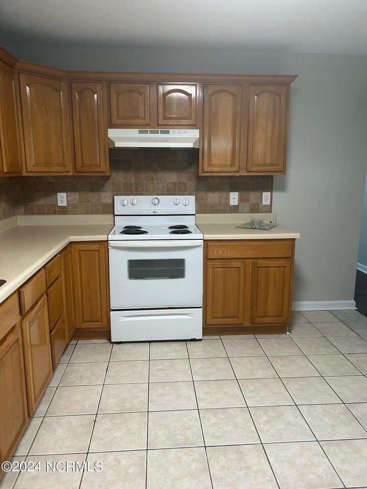 937 N Ashe St - Photo 4 of 15