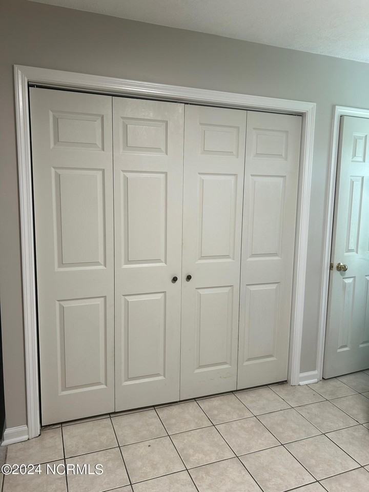 937 N Ashe St - Photo 6 of 15