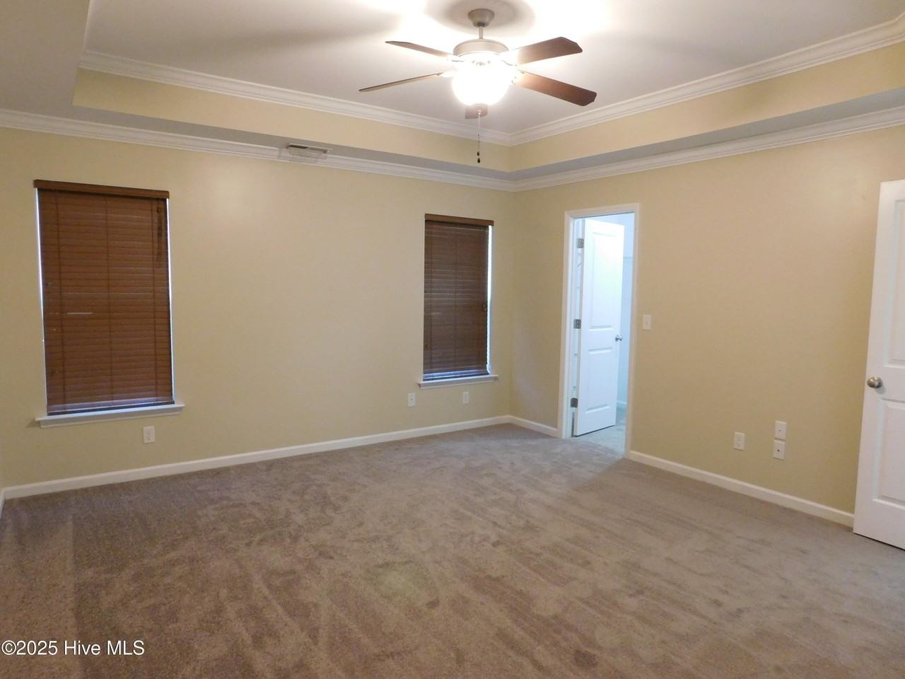 107 Lynden Ln - Photo 3 of 21