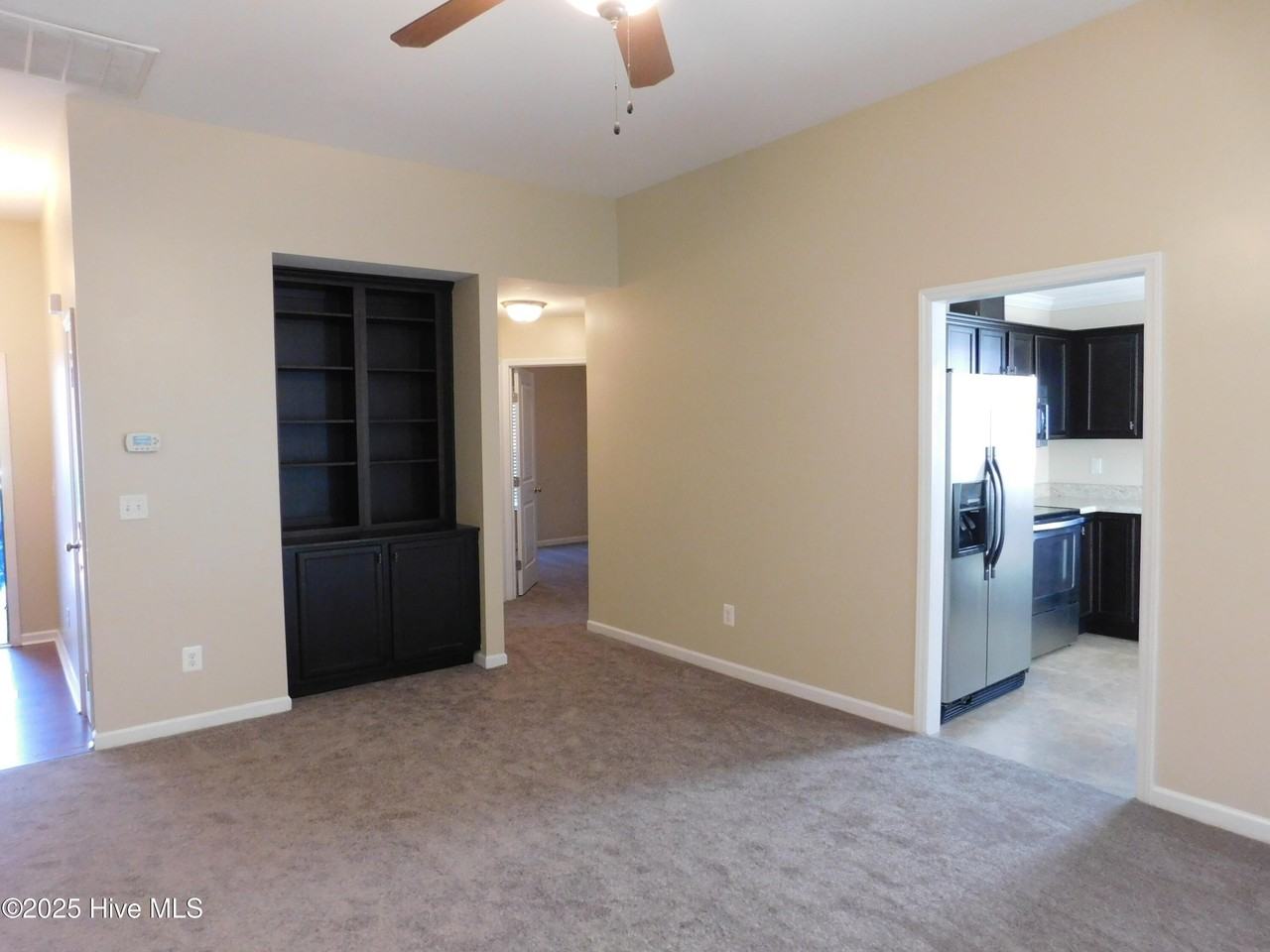 107 Lynden Ln - Photo 4 of 21