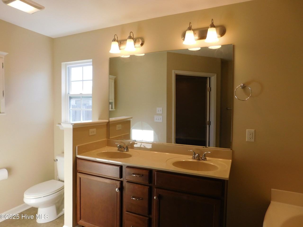 107 Lynden Ln - Photo 7 of 21