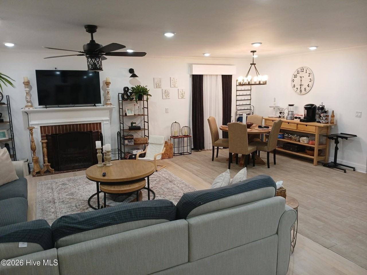 3826 Winston Blvd - Photo 3 of 17