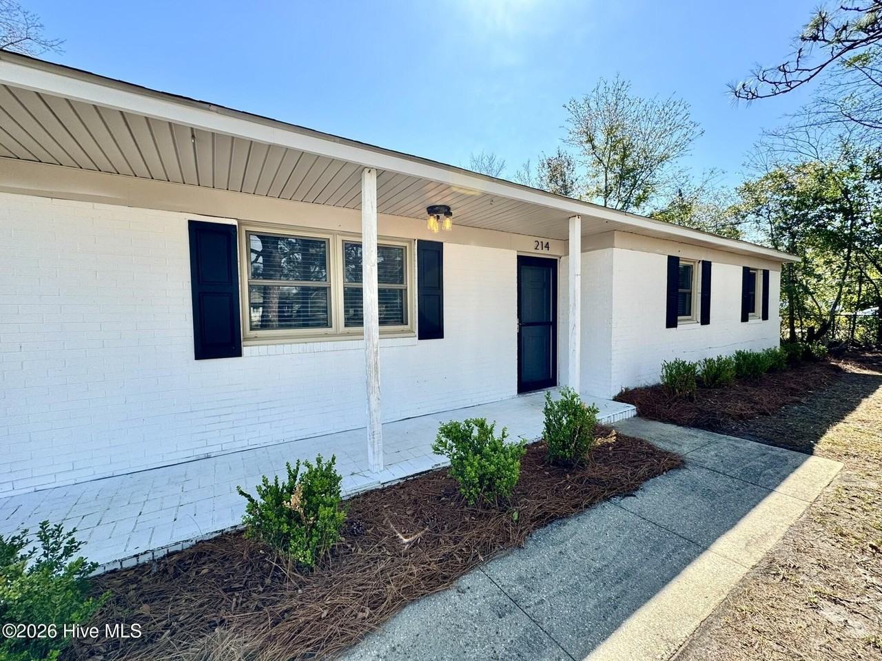 214 Lancaster Rd - Photo 2 of 22