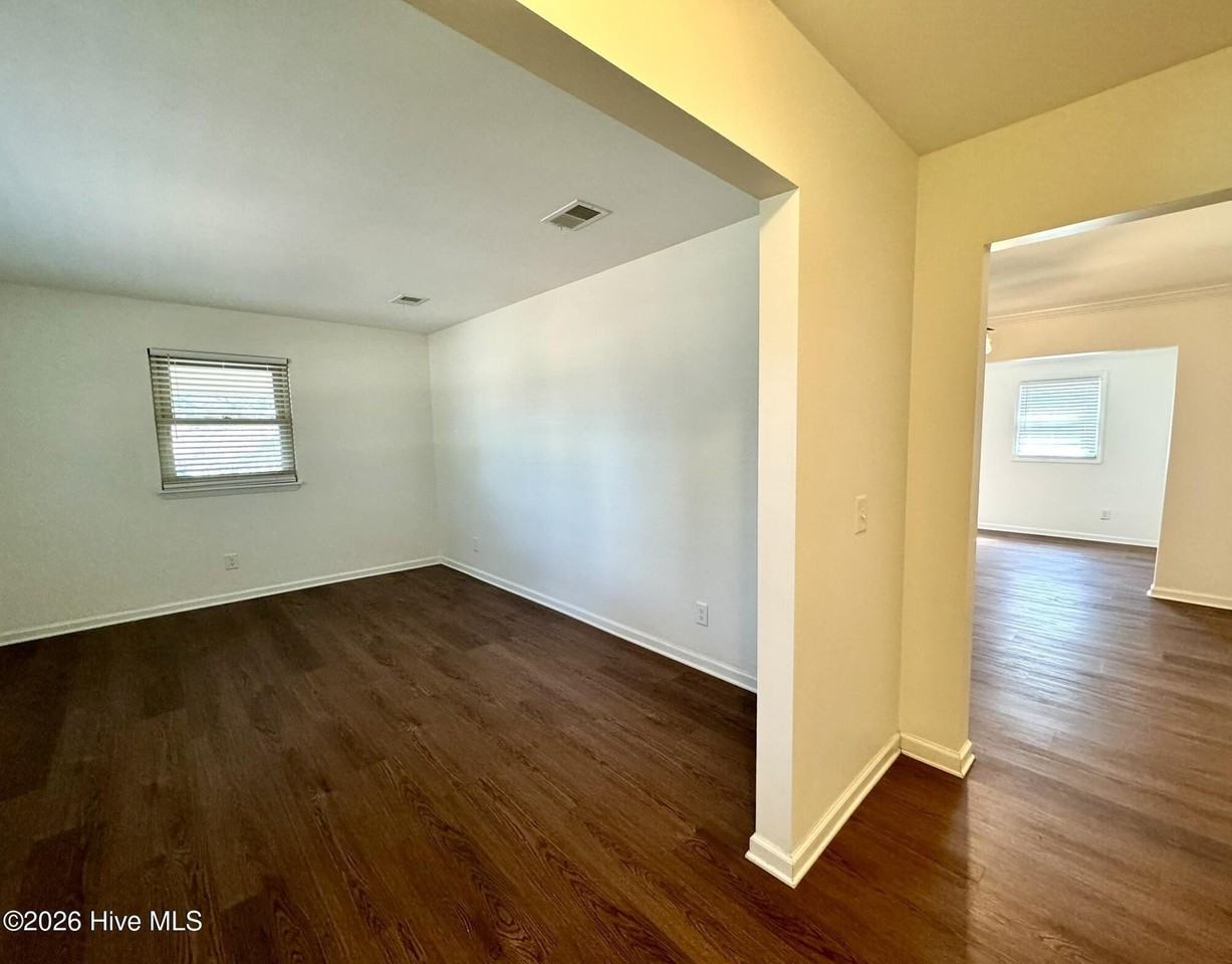 214 Lancaster Rd - Photo 3 of 22