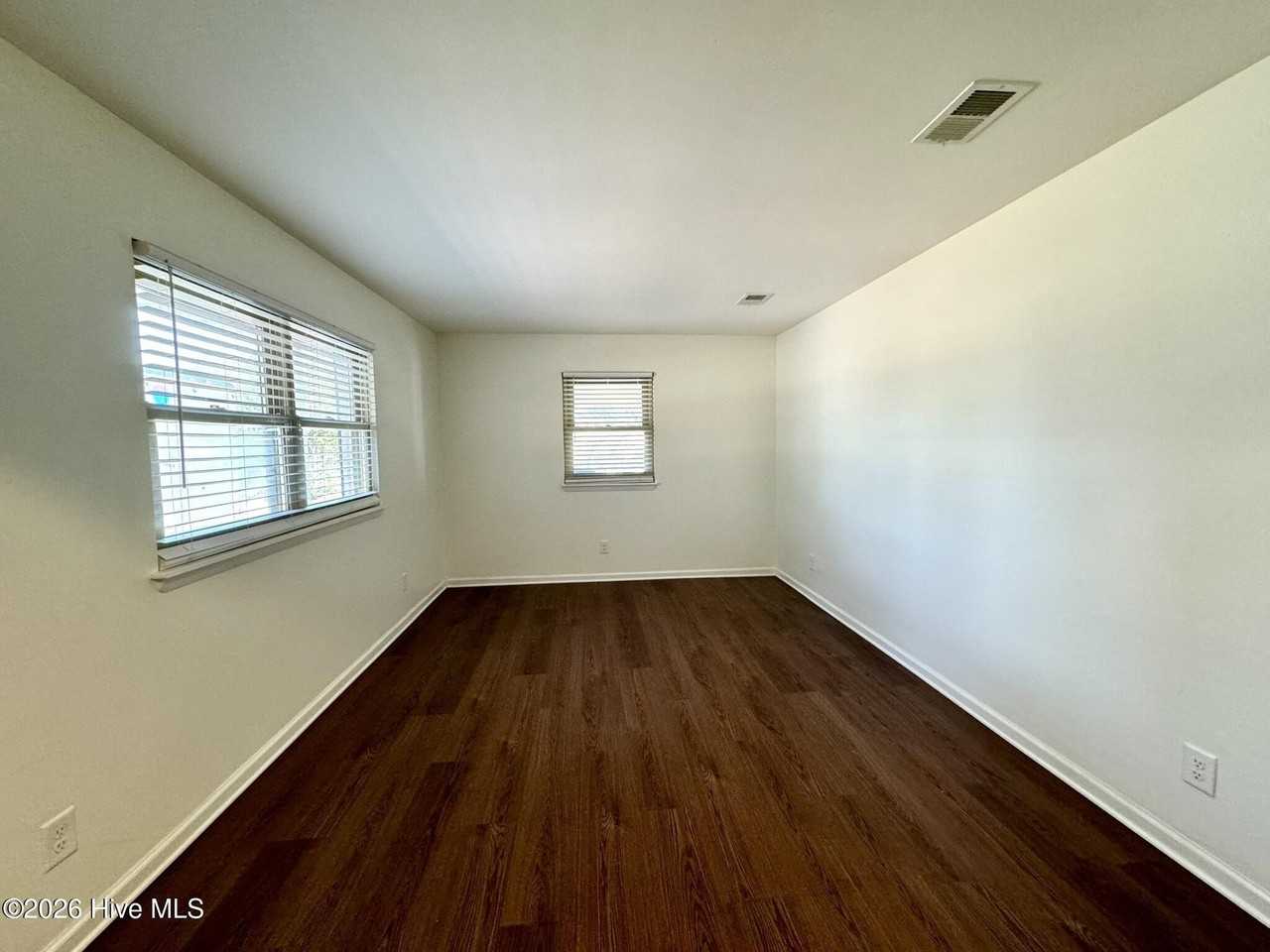 214 Lancaster Rd - Photo 4 of 22