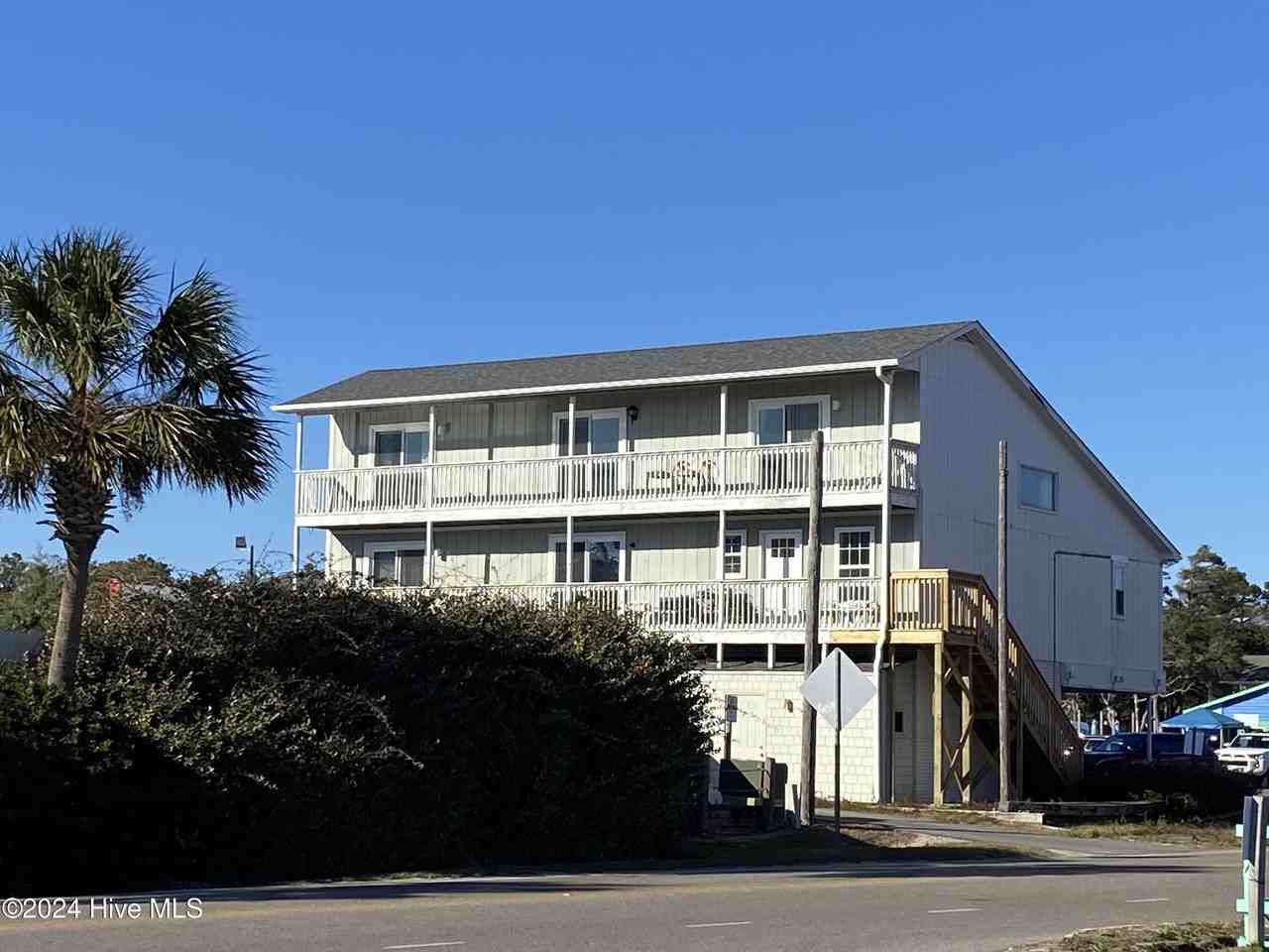 5721 E Oak Island Dr Apt 3 #3