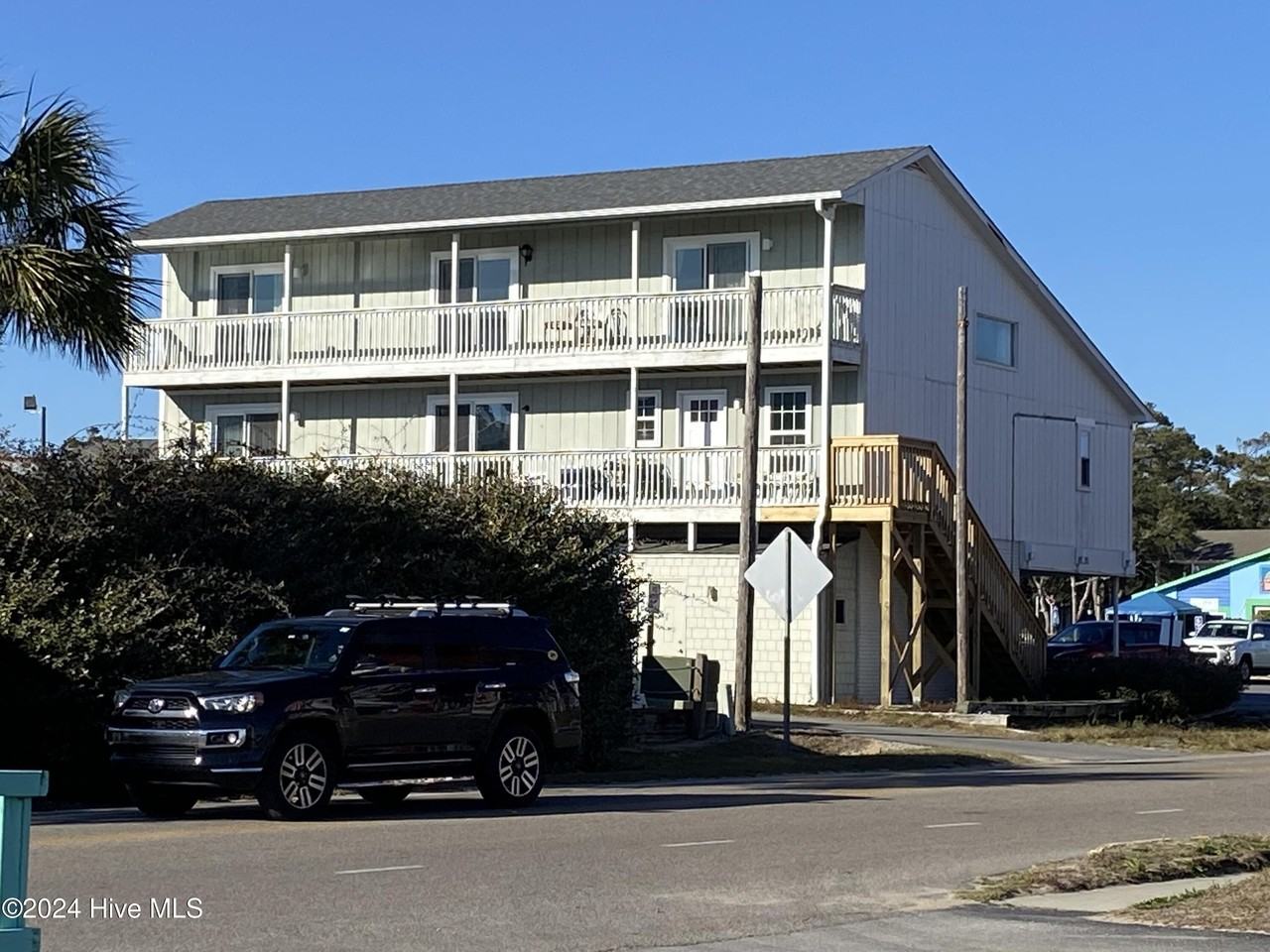 5721 E Oak Island Dr Apt 3 #3 - Photo 2 of 24