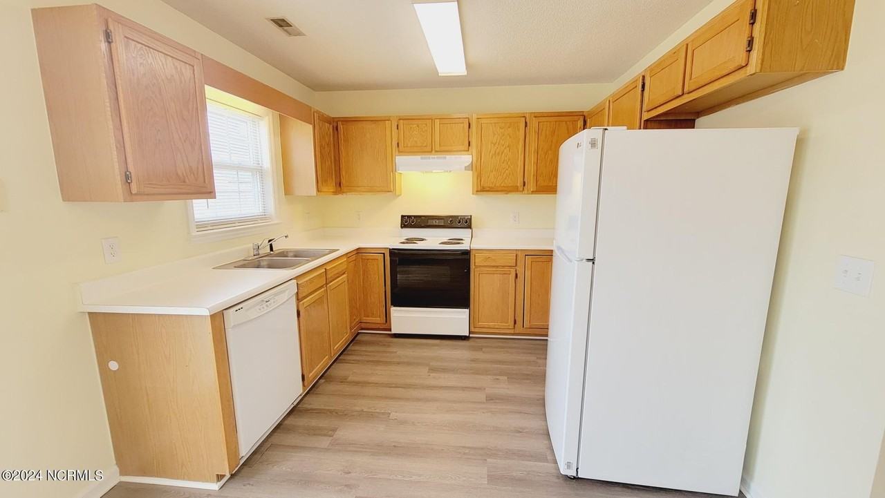 703 Nut Bush Ct - Photo 5 of 23