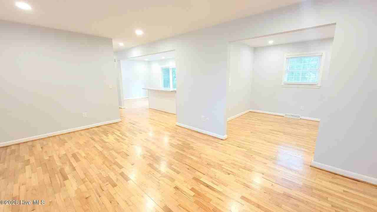 409 Sierra Dr - Photo 4 of 27