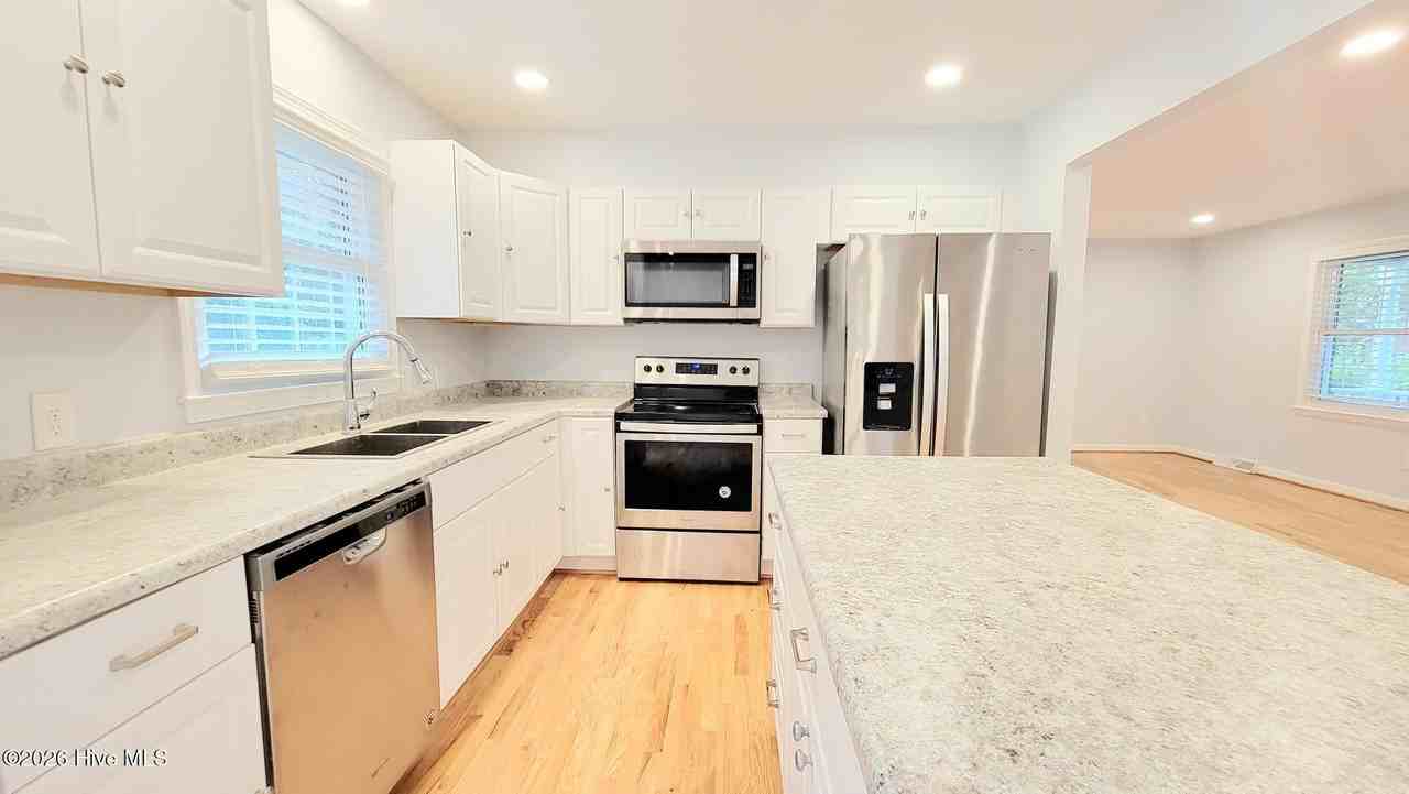 409 Sierra Dr - Photo 5 of 27