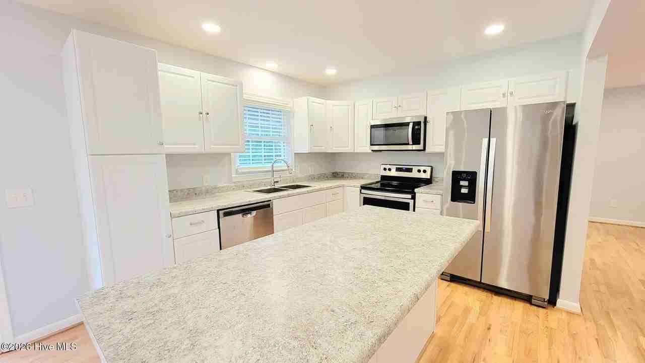 409 Sierra Dr - Photo 6 of 27