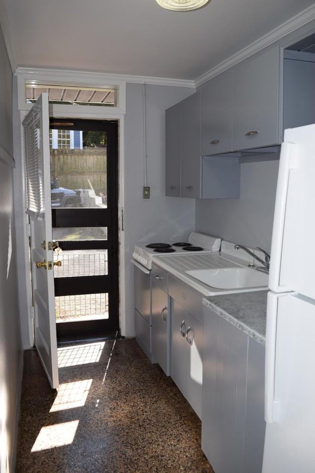 165 N May St Apt 8 #8 - Photo 2 of 7