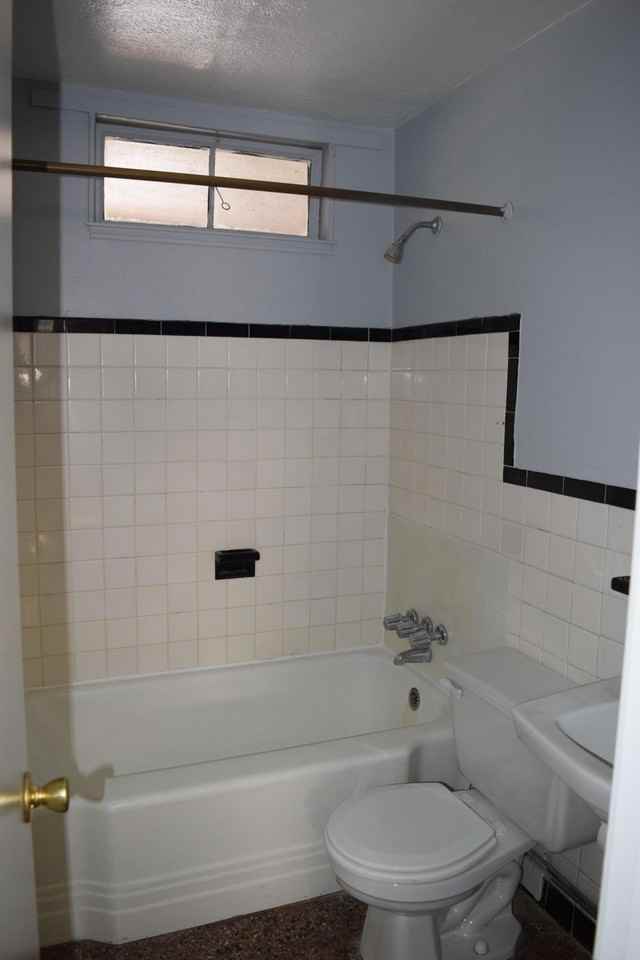 165 N May St Apt 8 #8 - Photo 4 of 7
