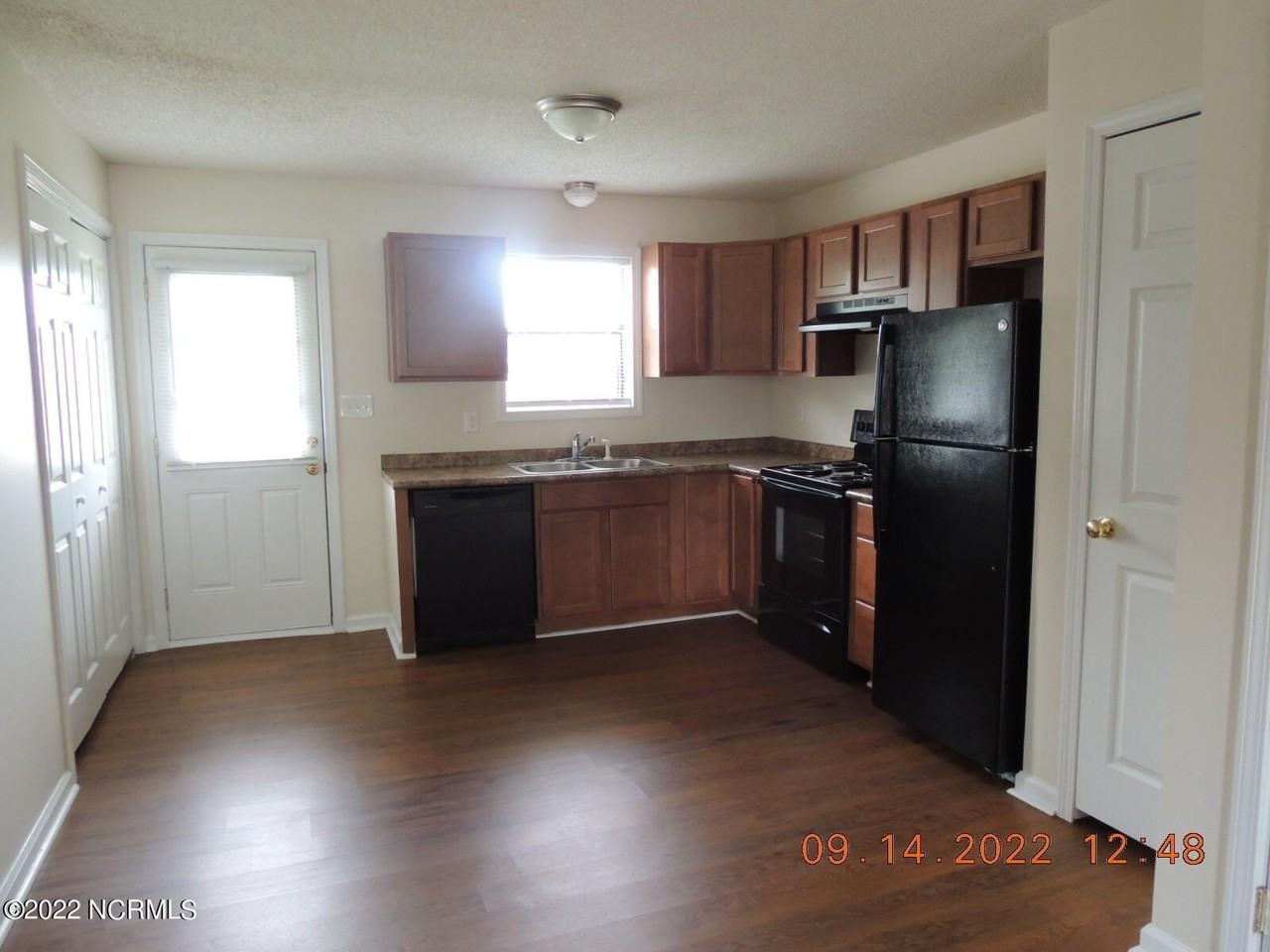 105 Ravenwood Dr Apt C #C - Photo 2 of 19