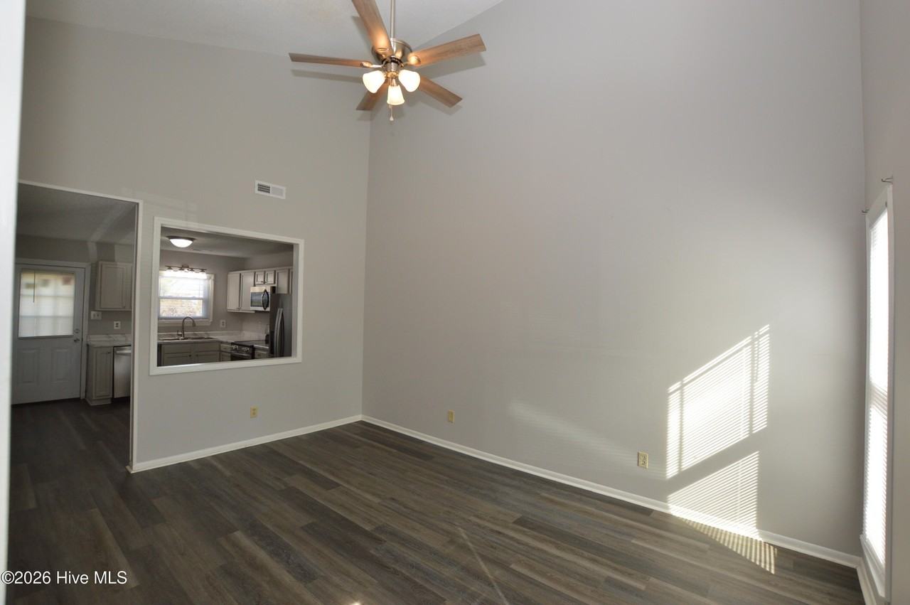 204 Tamarack Ct - Photo 2 of 13