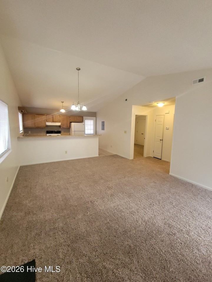 1913 Countrywood Blvd - Photo 4 of 16