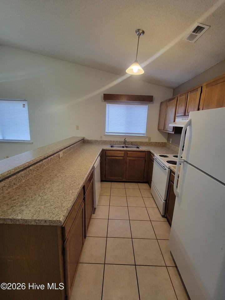 1913 Countrywood Blvd - Photo 5 of 16