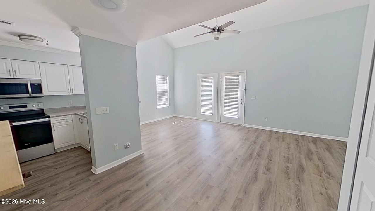 501 Angelfish Ln - Photo 2 of 17