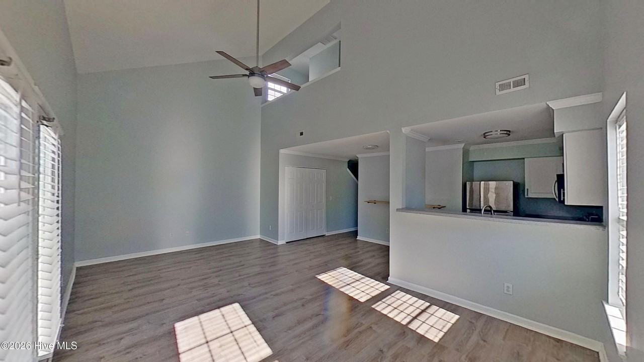 501 Angelfish Ln - Photo 4 of 17