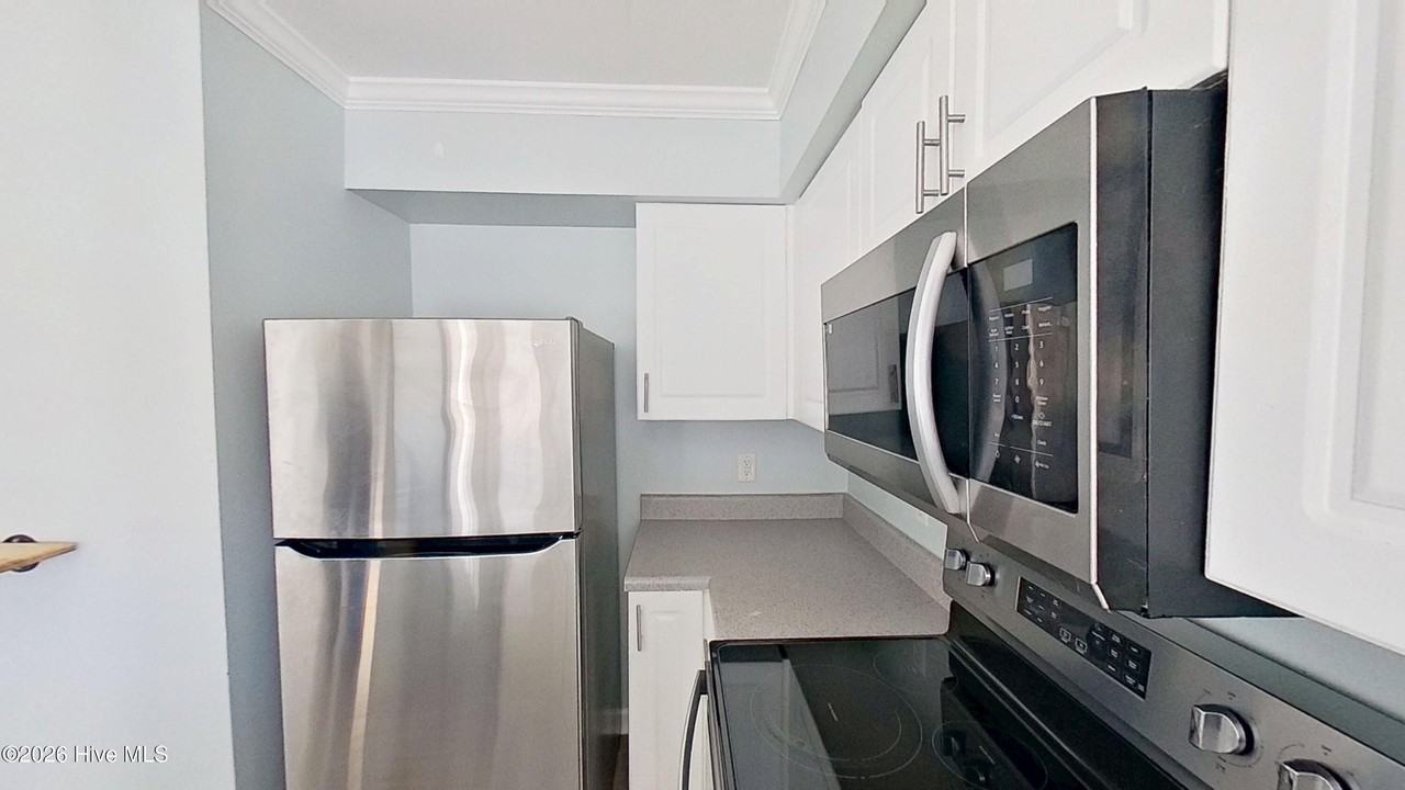 501 Angelfish Ln - Photo 5 of 17