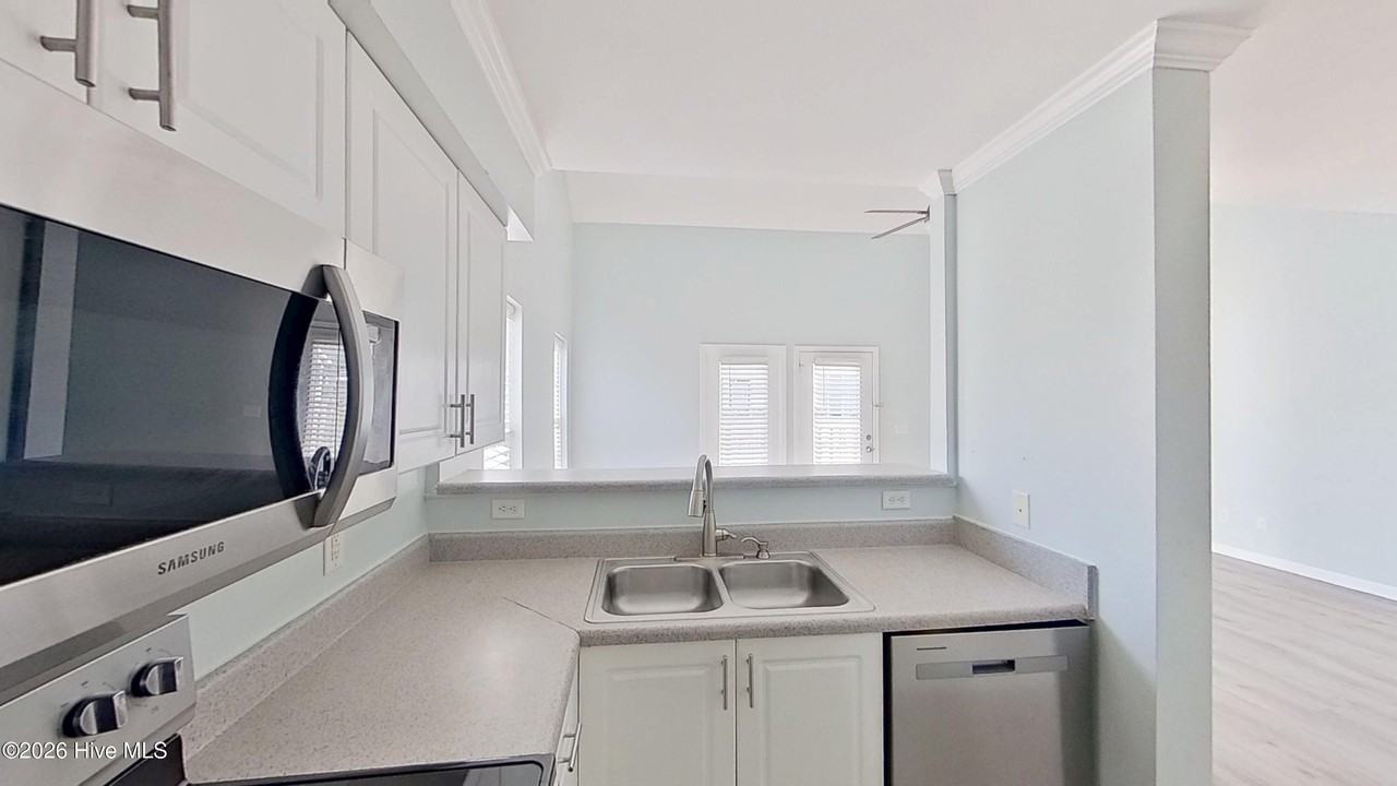 501 Angelfish Ln - Photo 6 of 17