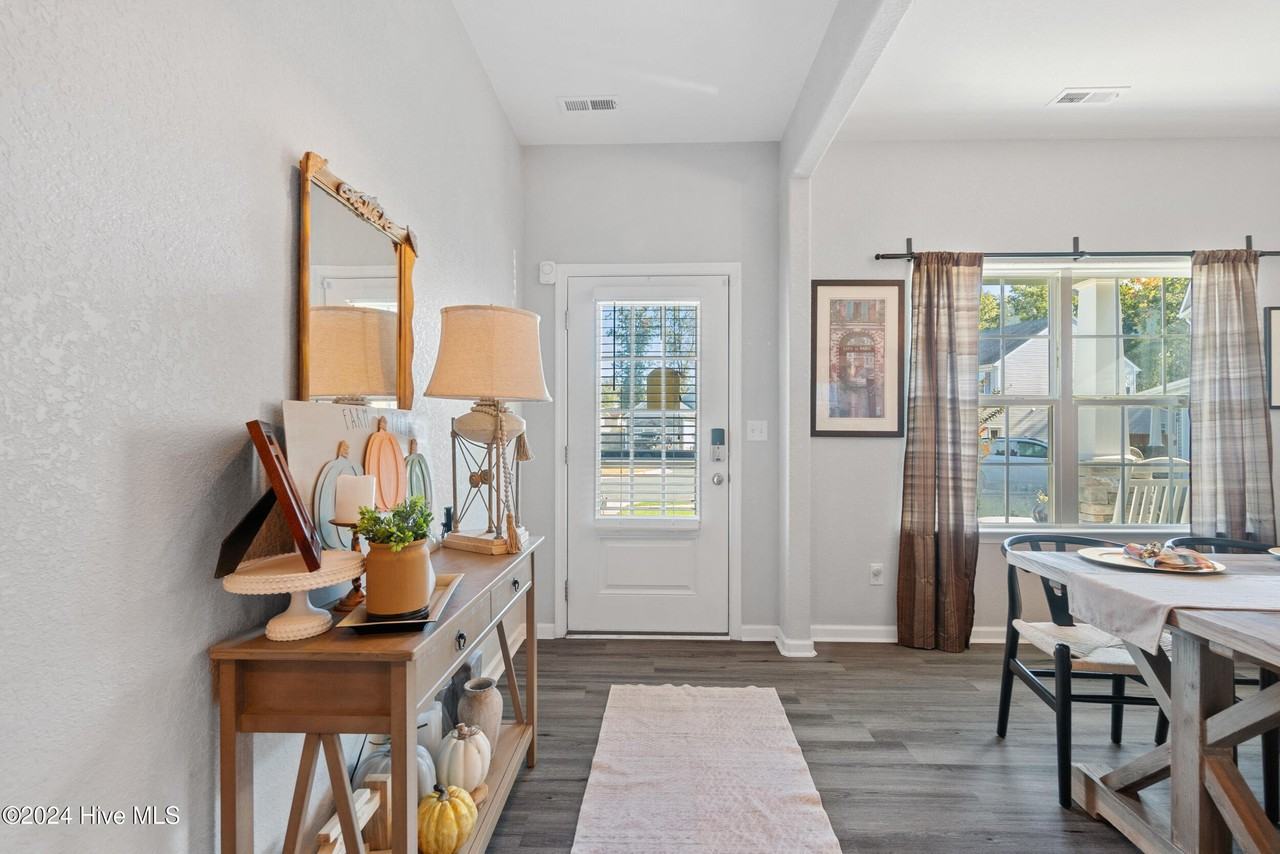 104 S Heritage Tree Mnr - Photo 5 of 50