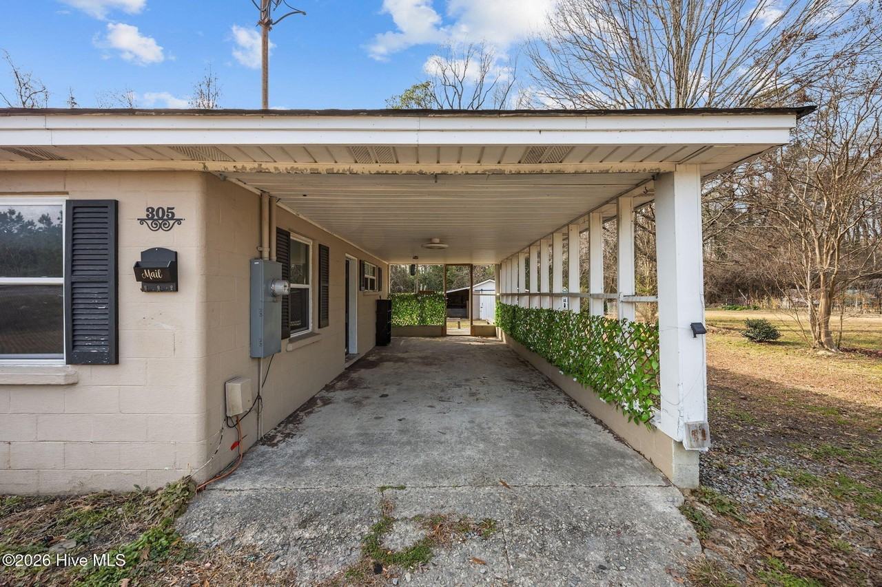 305 Washington Post Rd - Photo 2 of 25